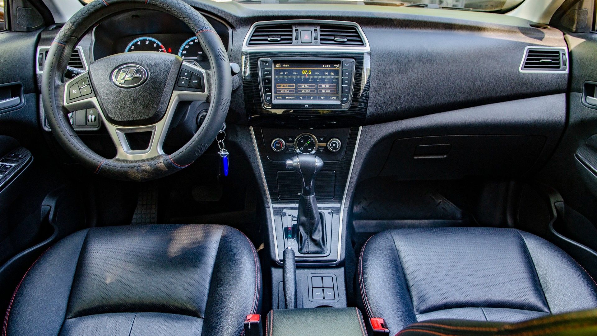 Купить Lifan Solano 2018 год, Коричневый, Бензин в Новосибирске